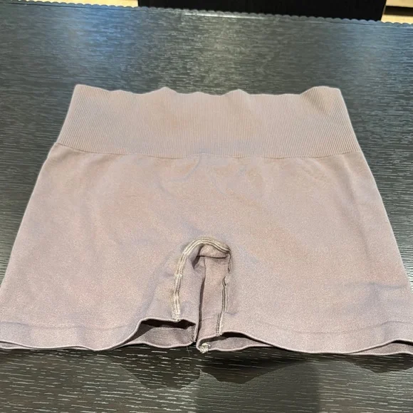 TNA High-Waisted Ribbed Shorts - Picture 1 of 6